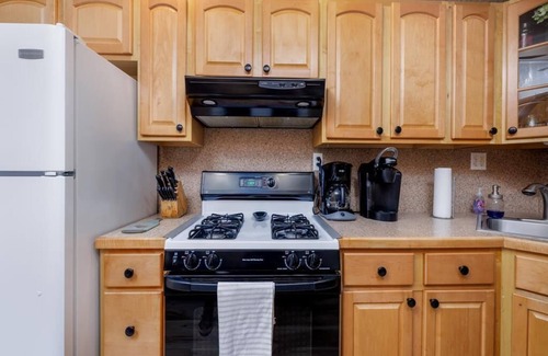 Villas House | Pet Friendly with a Pool! Steps to the Bay!