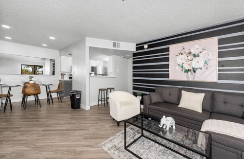 Tempe Apartment | Pet Frndly, Chill 2BR Near ASU, Pool, Grill, Prkng