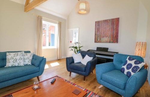 Kneesall House | Petal Cottage