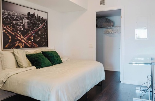 Downtown Toronto Condo | Peter pan hideaway 2 BEDroom in central of Toronto