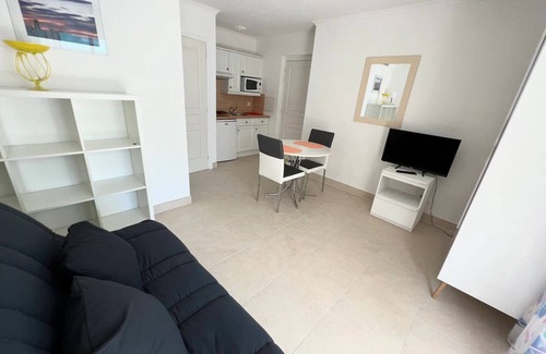 Juan-les-Pins Apartment | Petit Dauphin Studio Juan les Pins