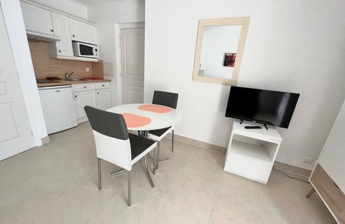 Juan-les-Pins Apartment | Petit Dauphin Studio Juan les Pins