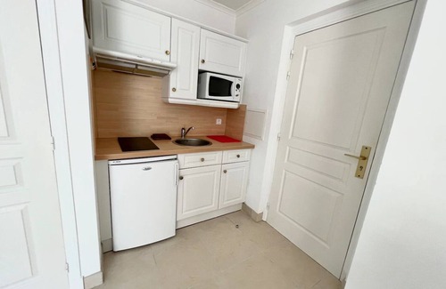 Juan-les-Pins Apartment | Petit Dauphin Studio Juan les Pins