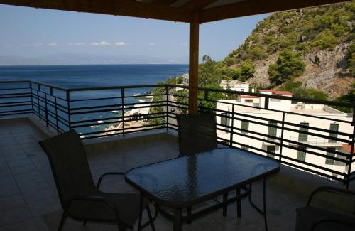 Loutraki-Agioi Theodoroi Hotel | Petit Palais Hotel