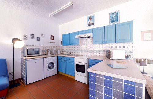 Cleguerec Cottage | Petite house 'L'épicerie' with shared pool, shared terrace and Wi-Fi