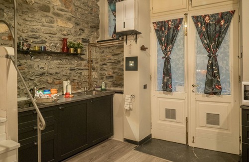 Vernazza Apartment | Petrella's Point Studio with AC