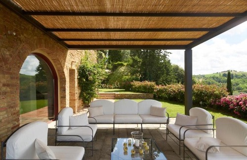 Petrognano Villa | Petrognano Villa Sleeps 16 Pool Air Con WiFi