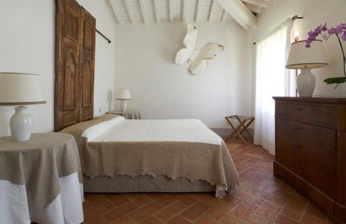 Petrognano Villa | Petrognano Villa Sleeps 16 Pool Air Con WiFi