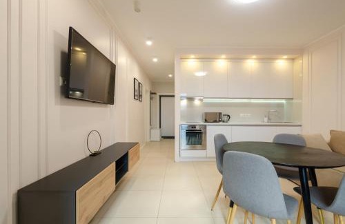 Kyiv Apartment | Petrovdom Apartments 13-141 in RC New York Concept House, 74 Antonovycha Street