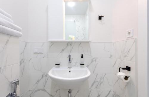 Kyiv Apartment | Petrovdom Apartments 14-3 in RC Diplomat Hall, Zhylianska 59