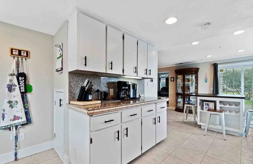 Long Beach House | Pets OK, Amazing View, Steps to Town & Beach (Seas)