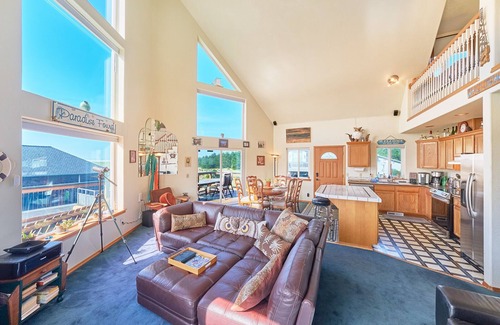 Ocean Park House | Pets Ok, AMAZING VIEWS, Pool Table, Rec Room (Owl)