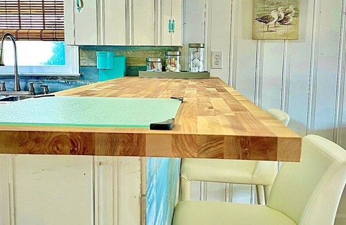 Crescent Beach Cottage | Pets ❤️ Welcome Renovated Modern Rustic Beach Cottage Upstairs w/🌊 Ocean View