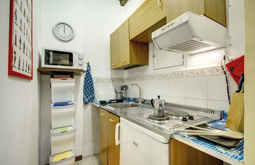 Rione VI Parione Apartment | PF Apartment 2 Bedroom- and you're in Piazza Navona CIN:IT058091C2SLMC5MBC