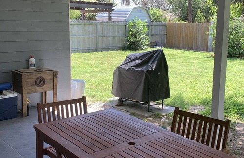 Pharr House | PHARR from Average Home- Downtown Pharr 3 Bed 2 1/2 Bath- Great for Cookouts!