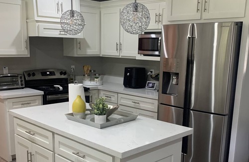 Pharr House | PHARR from Average Home- Downtown Pharr 3 Bed 2 1/2 Bath- Great for Cookouts!