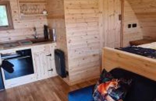 Sibson Cabin | Pheasant Lodge at Heygates Lodging - With hot tub