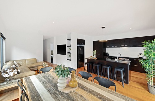 Cowes House | Phillip Island - Contemporary beach house with modern amenities + Outdoor Spa