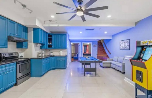 Center City East Apartment | PhillyPhanatic Apartment 4BD 2BT