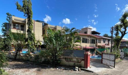 Khatri Park Housing Society Hotel | Phoenix Resort