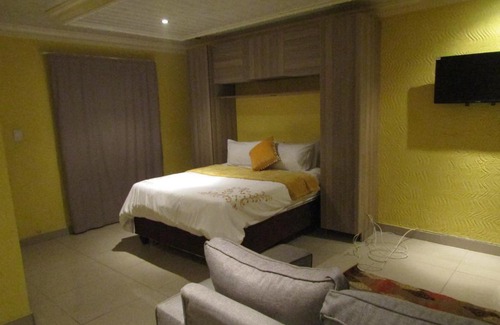 Greater Johannesburg Metropolitan Area House | Phomolong Guest House Soweto