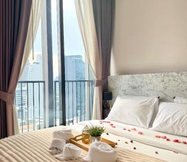 Asoke Apartment | Phrom Phong 1BR Luxe Stay with Pool Gym Park City Center
