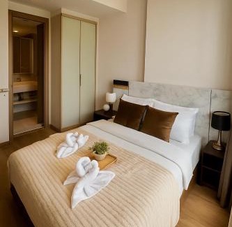Asoke Apartment | Phrom Phong 1BR Luxe Stay with Pool Gym Park City Center