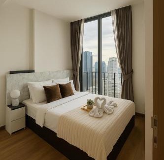 Asoke Apartment | Phrom Phong 1BR Luxe Stay with Pool Gym Park City Center