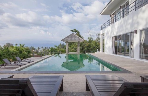 Sa Khu Villa | Phuket Seaview Villa; walk to beach