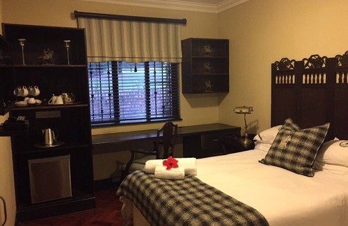 Nelson Mandela Bay House | Phumula Country Manor is a country style retreat with a colonial setting .