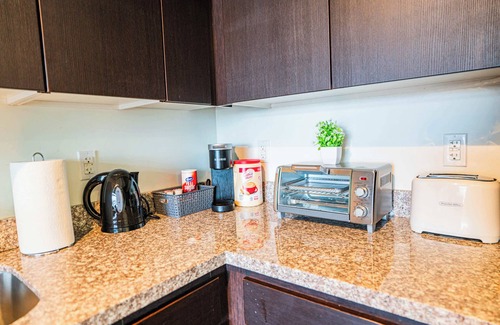 Evans Churchill Apartment | PHX DT Apartment with Balcony + Gym + Pool Parking