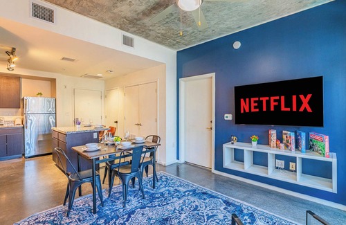 Evans Churchill Apartment | PHX Roosevelt with Gym + Pool + Free Parking + W/D