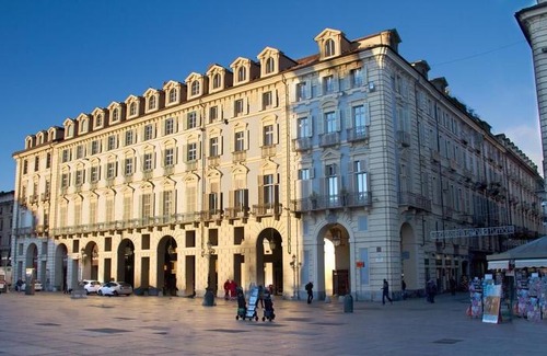 Roman Quarter Apartment | Piazza Castello Suite