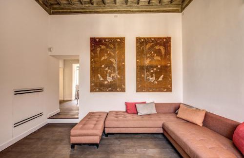 Rione VII Regola Apartment | Piazza Farnese exclusive view 2 bedroom en suite