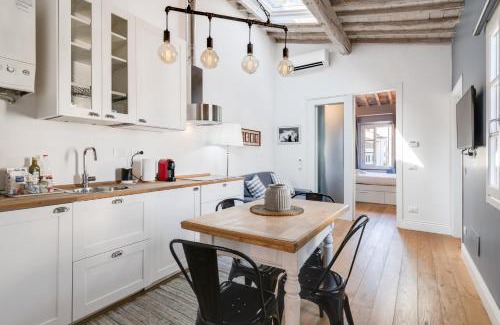 San Lorenzo Apartment | Piazza Indipendenza & Giardino della Fortezza Apt