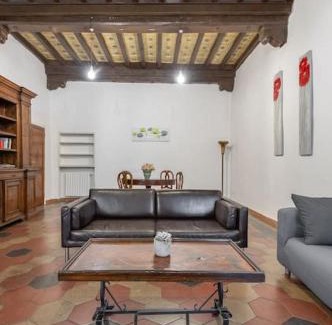 Rione VI Parione Apartment | Piazza Navona Charming Large Apartment