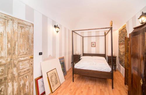 Historic Centre Apartment | Piazza Vittorio Veneto Elegant Flat