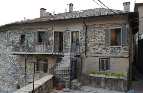 Moltrasio Apartment | Piazzetta House Stunning Lake View Welcome Cocktail at Il Baretto