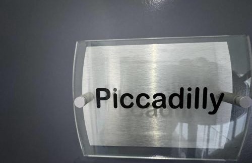 Plymouth Apartment | Piccadilly by Pureserviced