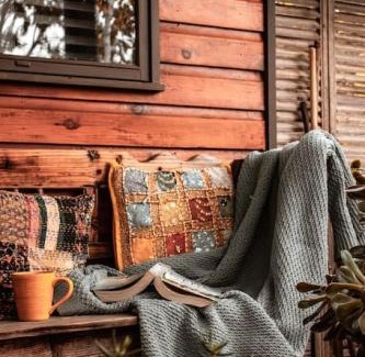 Hepburn House | Piccolo Cosy Cottage with views