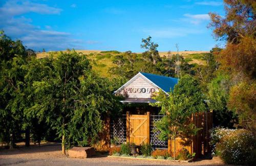 Hepburn House | Piccolo Cosy Cottage with views