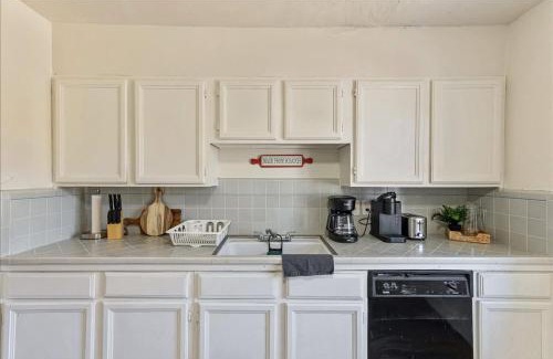 Bountiful Apartment | Pickle Ball Courts Close By 5 Mins off i15