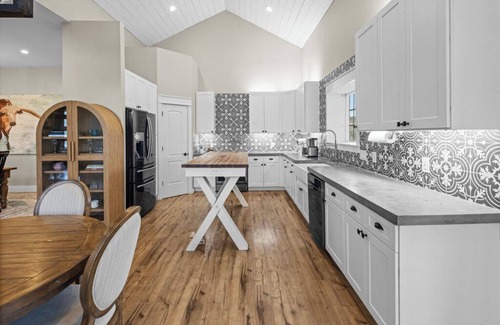 Marble Falls House | Pickleball court on 5-acres, spacious house