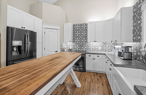 Marble Falls House | Pickleball court on 5-acres, spacious house