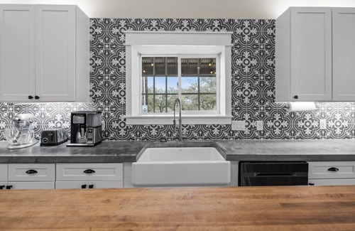 Marble Falls House | Pickleball court on 5-acres, spacious house
