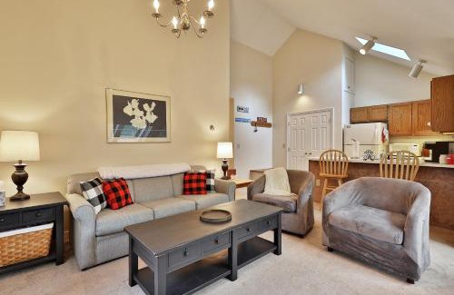Killington Apartment | Pico Mountain Condo E306 condo