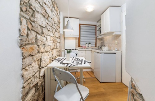 Valbandon Ski Chalet | Pictoresque Fazana - City Center - House Doda
