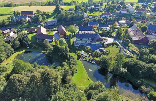 Lichtenhain Apartment | Picturesque Apartment in Lichtenhain with Pond
