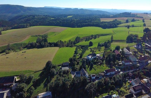 Lichtenhain Apartment | Picturesque Apartment in Lichtenhain with Pond