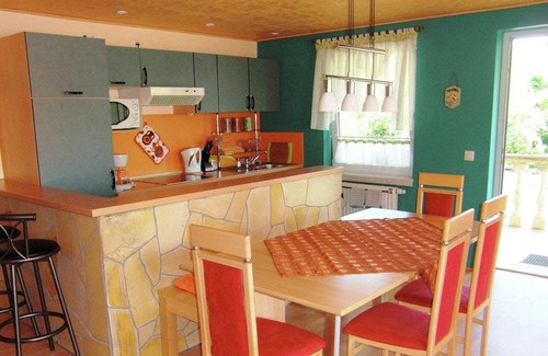 Lichtenhain Apartment | Picturesque Apartment in Lichtenhain with Pond